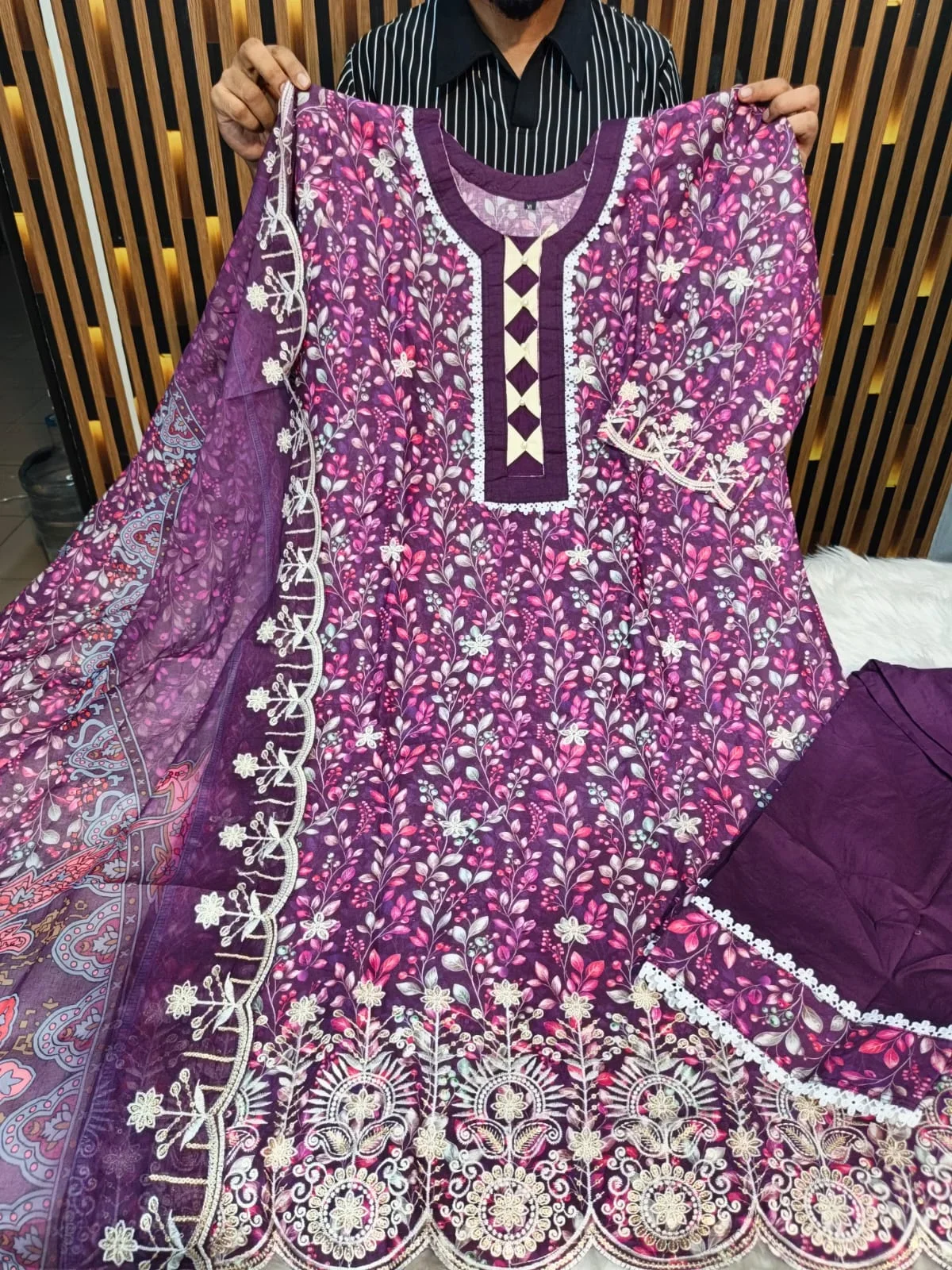 স্লাব সুন্দরী — প্রিমিয়াম স্লাব কটন প্রিন্টেড থ্রি-পিস