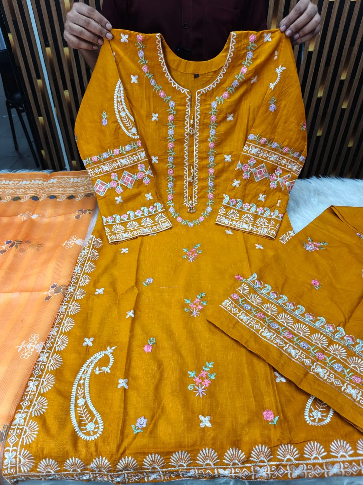 Mustar Yellow