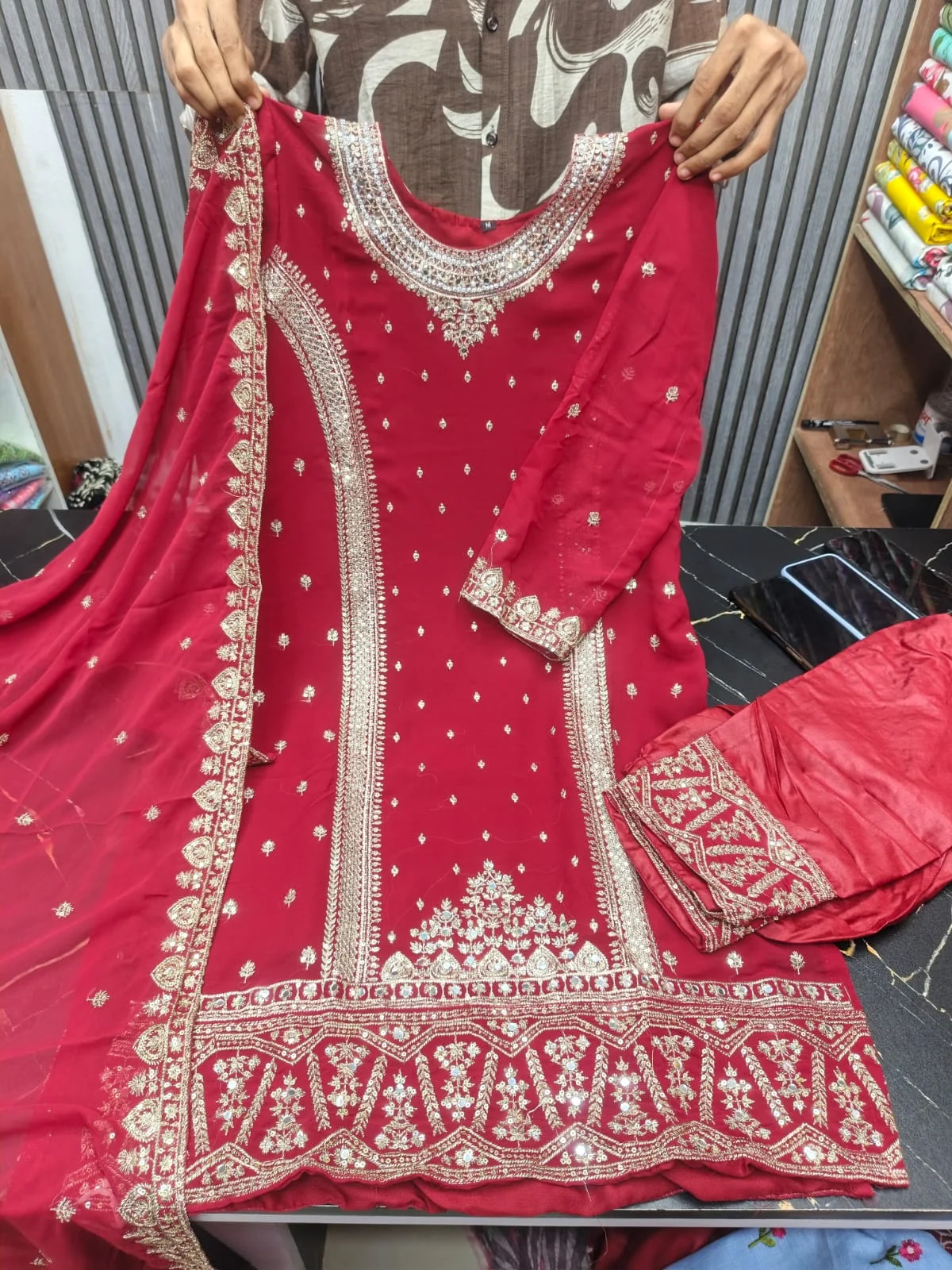 থ্রি-পিস 5