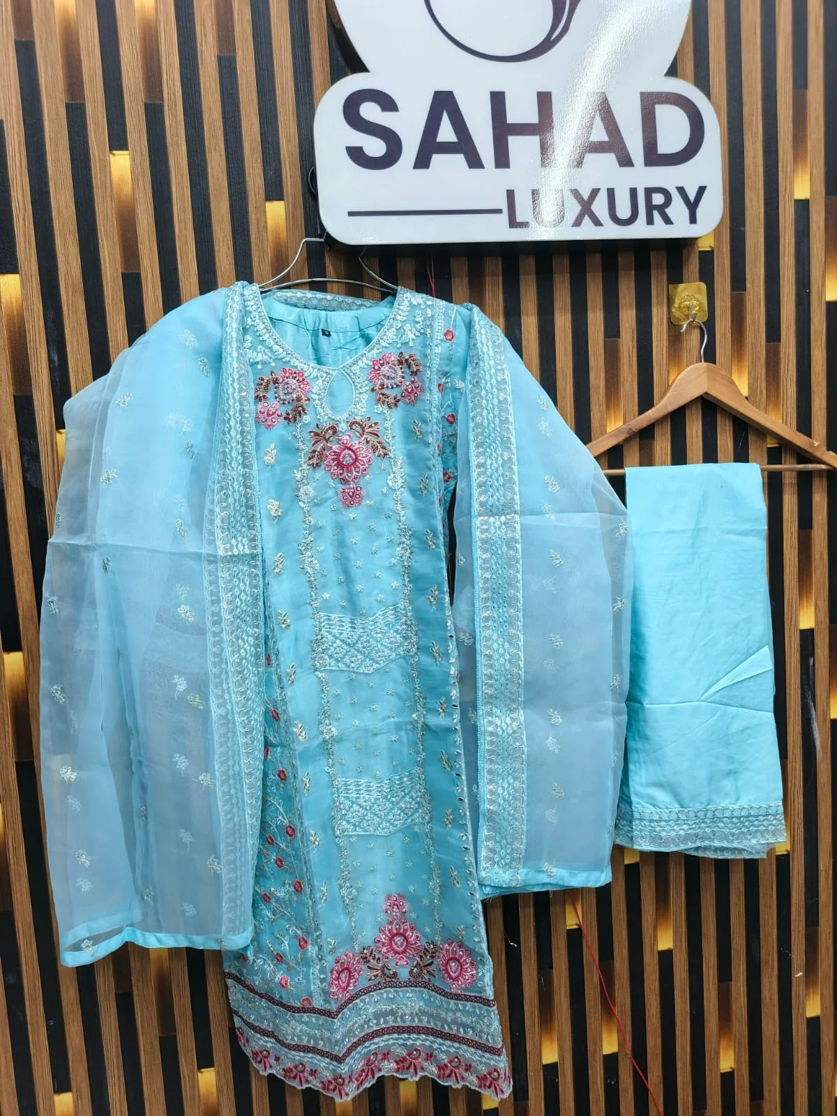 থ্রি-পিস 5